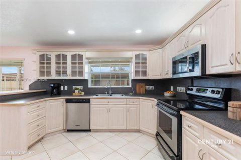 Casa en venta en Pembroke Pines, Florida, 3 dormitorios, 143.35 m2 № 2060283 - foto 5