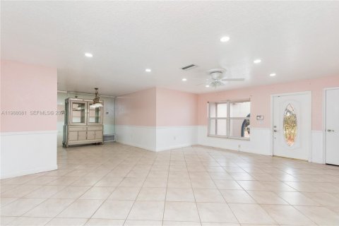 Casa en venta en Pembroke Pines, Florida, 3 dormitorios, 143.35 m2 № 2060283 - foto 11