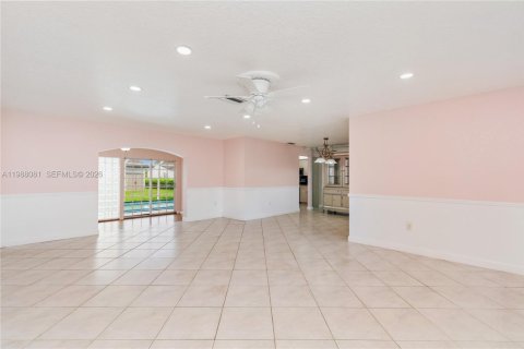 Casa en venta en Pembroke Pines, Florida, 3 dormitorios, 143.35 m2 № 2060283 - foto 10