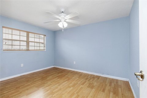 Casa en venta en Pembroke Pines, Florida, 3 dormitorios, 143.35 m2 № 2060283 - foto 17
