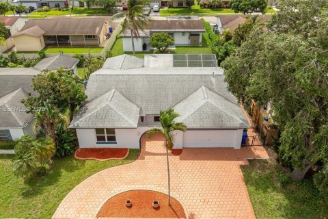 Casa en Pembroke Pines, Florida 3 dormitorios, 143.35 m2 № 2060283