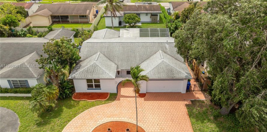 Casa en Pembroke Pines, Florida 3 dormitorios, 143.35 m2 № 2060283