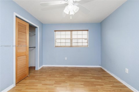 Casa en venta en Pembroke Pines, Florida, 3 dormitorios, 143.35 m2 № 2060283 - foto 18
