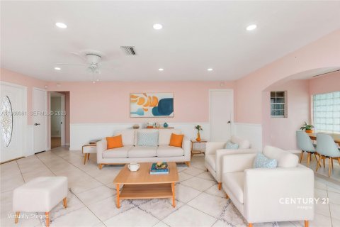Casa en venta en Pembroke Pines, Florida, 3 dormitorios, 143.35 m2 № 2060283 - foto 3