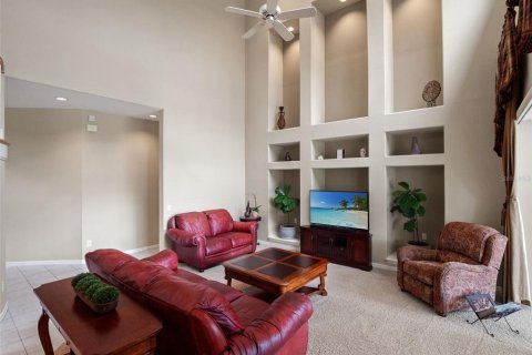 House in Tampa, Florida 5 bedrooms, 329.9 sq.m. № 2203885 - photo 23