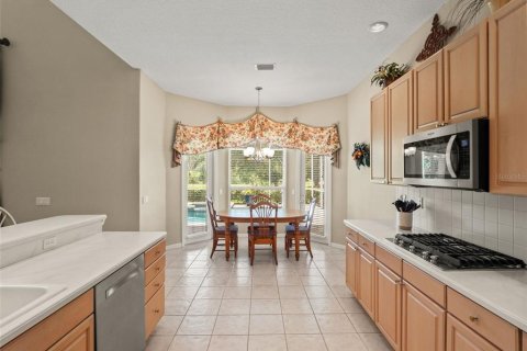 House in Tampa, Florida 5 bedrooms, 329.9 sq.m. № 2203885 - photo 18