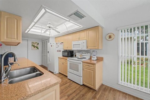 Villa ou maison à vendre à New Port Richey, Floride: 2 chambres, 159.23 m2 № 2224904 - photo 16