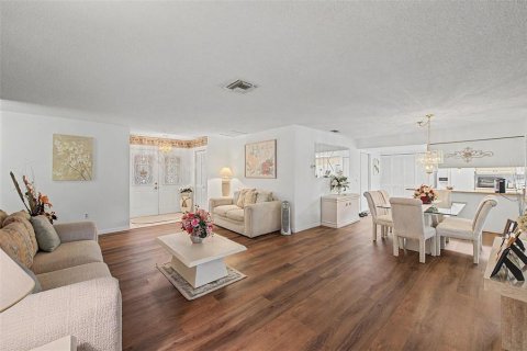 Villa ou maison à vendre à New Port Richey, Floride: 2 chambres, 159.23 m2 № 2224904 - photo 6