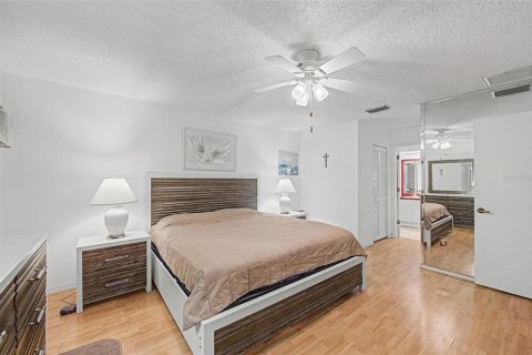 Villa ou maison à vendre à New Port Richey, Floride: 2 chambres, 159.23 m2 № 2224904 - photo 23