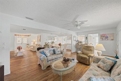 Villa ou maison à vendre à New Port Richey, Floride: 2 chambres, 159.23 m2 № 2224904 - photo 12
