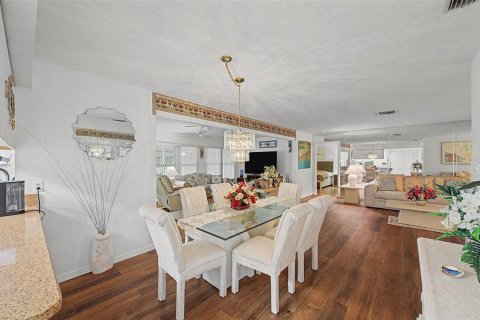 Villa ou maison à vendre à New Port Richey, Floride: 2 chambres, 159.23 m2 № 2224904 - photo 13
