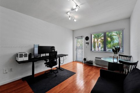Condo in Miami Beach, Florida  № 1889064 - photo 4