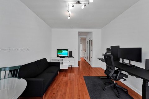 Condo in Miami Beach, Florida  № 1889064 - photo 5
