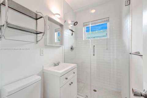 Condo in Miami Beach, Florida  № 1889064 - photo 12