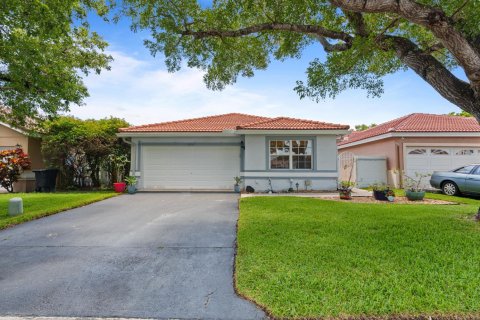 House in Plantation, Florida 3 bedrooms, 135.82 sq.m. № 2269064