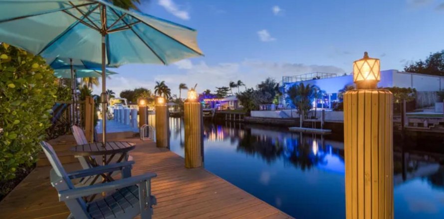 Villa ou maison à Wilton Manors, Floride 3 chambres, 150.41 m2 № 2424764