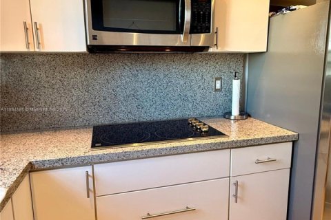 Купить кондоминиум в Майами-Бич, Флорида 1 спальня, 72м2, № 1978579 - фото 18