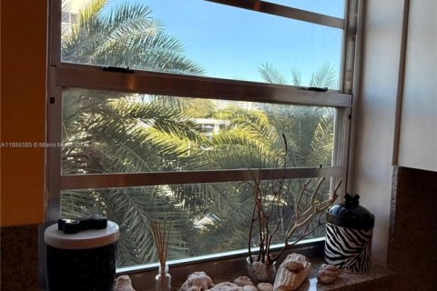 Купить кондоминиум в Майами-Бич, Флорида 1 спальня, 72м2, № 1978579 - фото 17