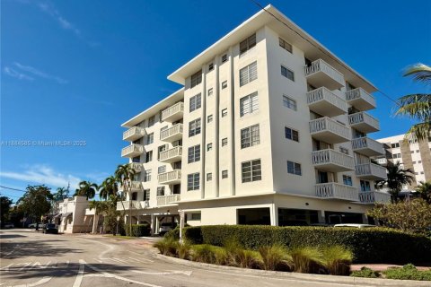 Кондоминиум с 1 спальней в Майами-Бич, Флорида № 1978579