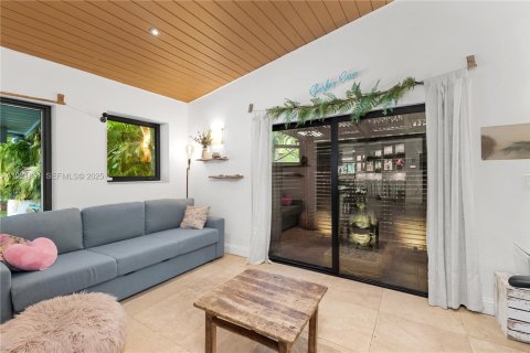 Casa en venta en Miami, Florida, 4 dormitorios, 235.41 m2 № 1982832 - foto 19