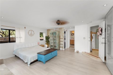 Casa en venta en Miami, Florida, 4 dormitorios, 235.41 m2 № 1982832 - foto 22