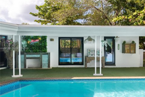 Casa en venta en Miami, Florida, 4 dormitorios, 235.41 m2 № 1982832 - foto 30