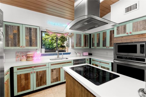 Casa en venta en Miami, Florida, 4 dormitorios, 235.41 m2 № 1982832 - foto 16