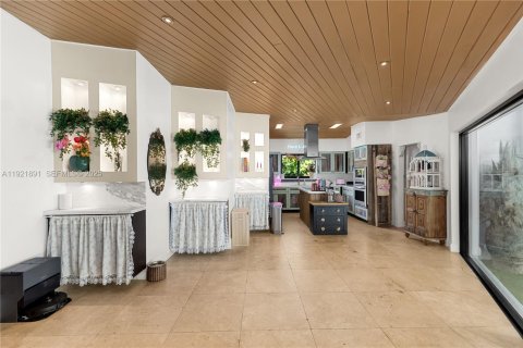 Casa en venta en Miami, Florida, 4 dormitorios, 235.41 m2 № 1982832 - foto 14
