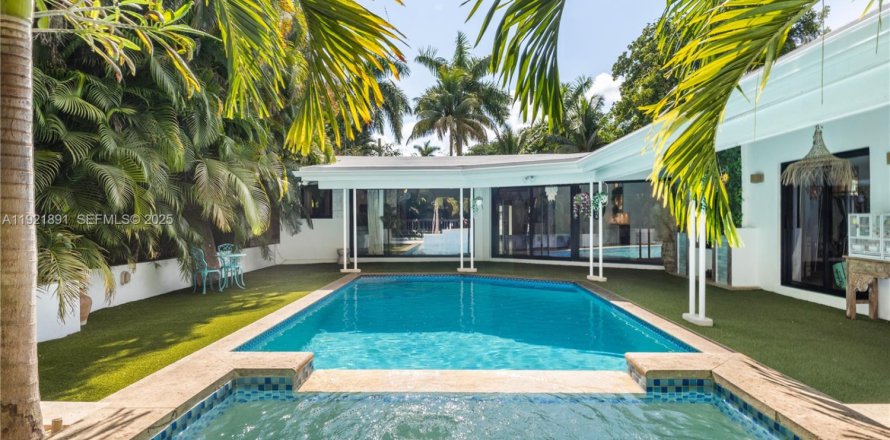 Casa en Miami, Florida 4 dormitorios, 235.41 m2 № 1982832