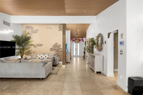 Casa en venta en Miami, Florida, 4 dormitorios, 235.41 m2 № 1982832 - foto 5