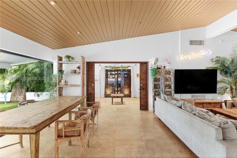 Casa en venta en Miami, Florida, 4 dormitorios, 235.41 m2 № 1982832 - foto 18