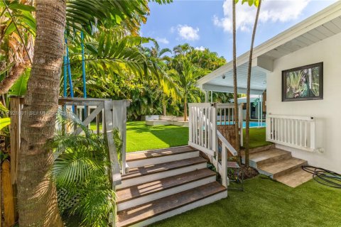 Casa en venta en Miami, Florida, 4 dormitorios, 235.41 m2 № 1982832 - foto 12