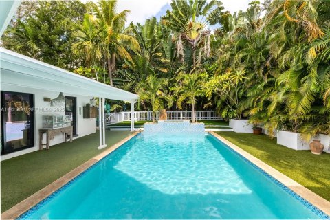 Casa en venta en Miami, Florida, 4 dormitorios, 235.41 m2 № 1982832 - foto 9
