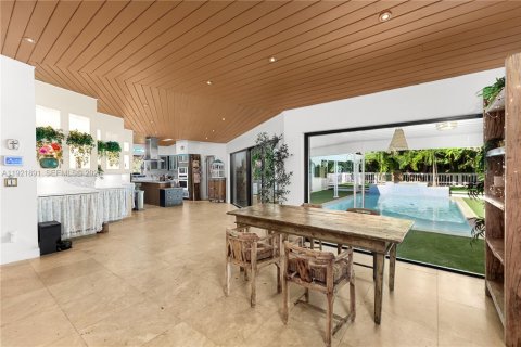Casa en venta en Miami, Florida, 4 dormitorios, 235.41 m2 № 1982832 - foto 8