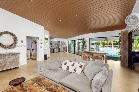 Casa en venta en Miami, Florida, 4 dormitorios, 235.41 m2 № 1982832 - foto 7