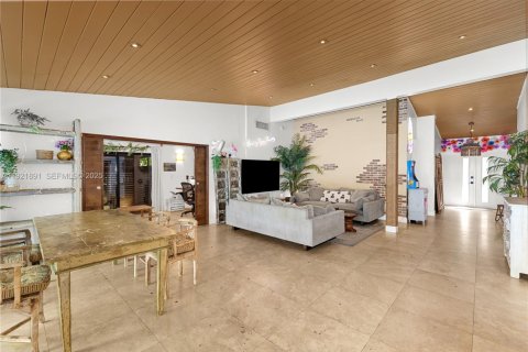 Casa en venta en Miami, Florida, 4 dormitorios, 235.41 m2 № 1982832 - foto 6