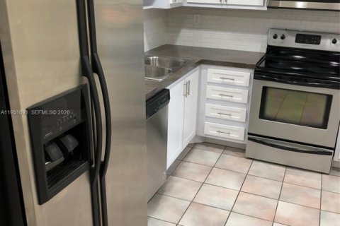 Condominio en alquiler en Miami, Florida, 2 dormitorios, 148.27 m2 № 2054291 - foto 4