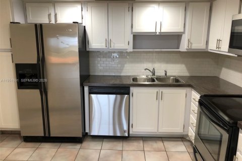 Condominio en alquiler en Miami, Florida, 2 dormitorios, 148.27 m2 № 2054291 - foto 5