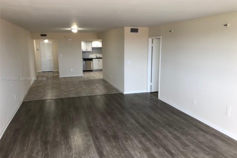Condominio en alquiler en Miami, Florida, 2 dormitorios, 148.27 m2 № 2054291 - foto 10