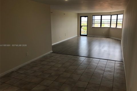 Condominio en alquiler en Miami, Florida, 2 dormitorios, 148.27 m2 № 2054291 - foto 9
