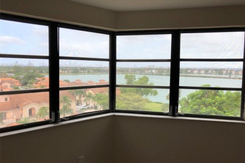 Condominio en alquiler en Miami, Florida, 2 dormitorios, 148.27 m2 № 2054291 - foto 13