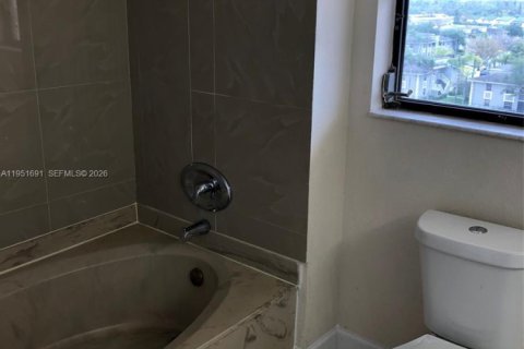 Condominio en alquiler en Miami, Florida, 2 dormitorios, 148.27 m2 № 2054291 - foto 19