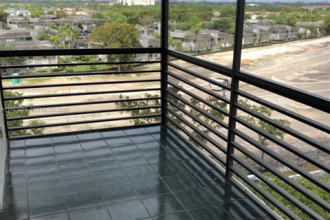 Condominio en alquiler en Miami, Florida, 2 dormitorios, 148.27 m2 № 2054291 - foto 11