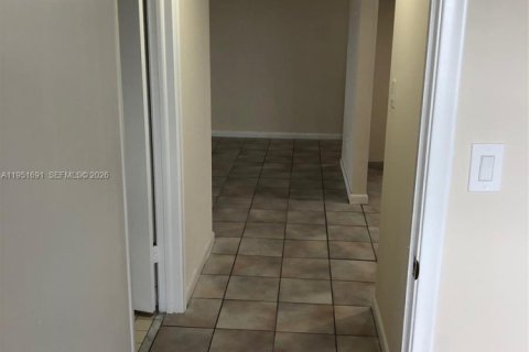 Condominio en alquiler en Miami, Florida, 2 dormitorios, 148.27 m2 № 2054291 - foto 26