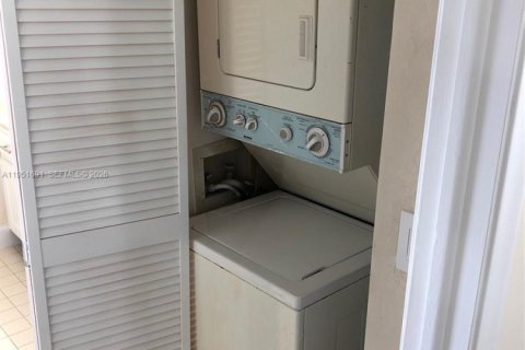 Condominio en alquiler en Miami, Florida, 2 dormitorios, 148.27 m2 № 2054291 - foto 21