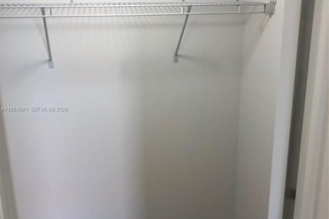 Condominio en alquiler en Miami, Florida, 2 dormitorios, 148.27 m2 № 2054291 - foto 17