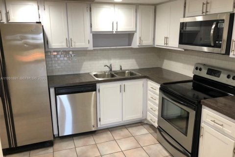 Condominio en alquiler en Miami, Florida, 2 dormitorios, 148.27 m2 № 2054291 - foto 6