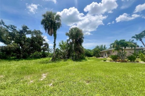 Terreno en Rotonda, Florida № 2104223