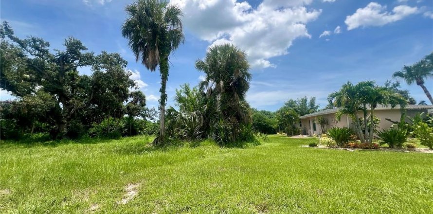Land in Rotonda, Florida № 2104223