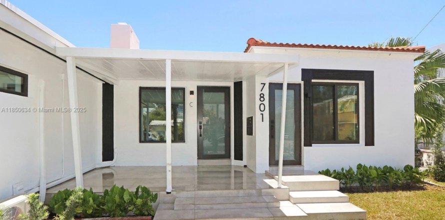 Villa ou maison à Miami Beach, Floride 2 chambres, 400.87 m2 № 1856873